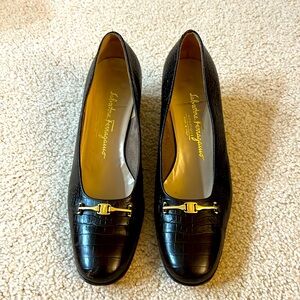 Vintage Salvatore Ferragamo Boutique Brown Leather Croc Embossed Heels